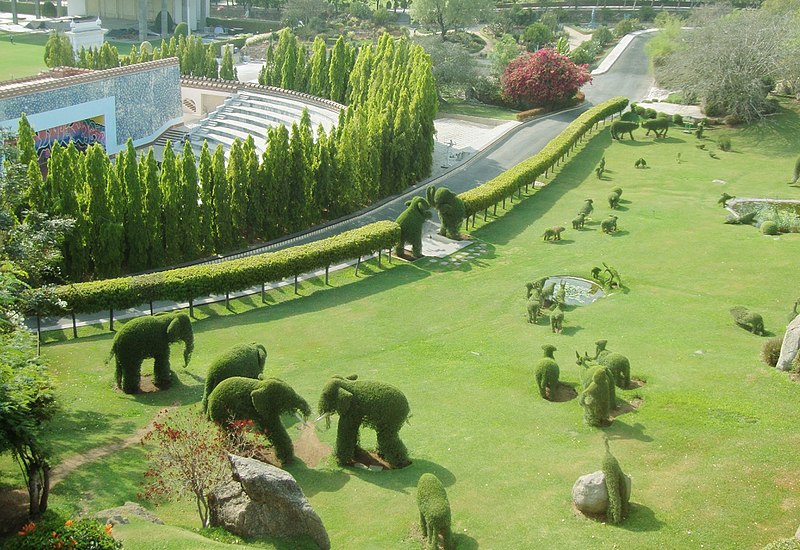 File:Garden Ramoji 17 03 2012.JPG