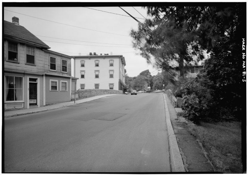 File:General view looking north across bridge deck - Choate Bridge, Spanning Ipswich River at South Main Street, Ipswich, Essex County, MA HAER MASS,5-IPSWI,8-5.tif