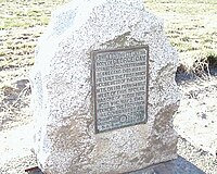 オレゴン州道221号線沿いにある、初期の入植者ジョージ・ゲイを記念する石碑。
