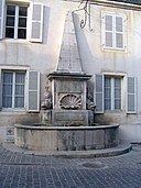 Givry (S și L) Fontaine aux Dauphins.jpg