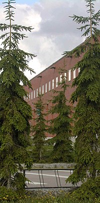 Part of the main building called Tervahovi photographed from the university's parking lot. Granar, Vaasa University.jpg