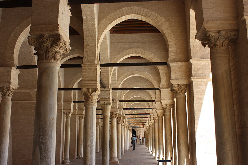 File:Grande Mosquée de Kairouan, vue intérieure du portique occidental de la cour.jpg