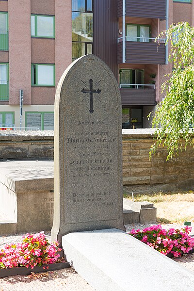 File:Gravestone at Olaus Petri kyrkogård, Örebro, Photo 1.jpg