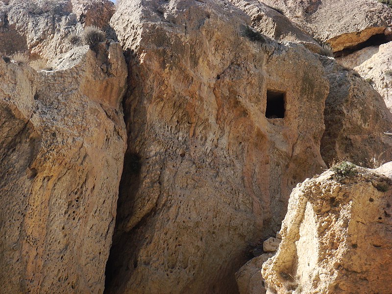 File:Grotto in Mallula, Syria.JPG