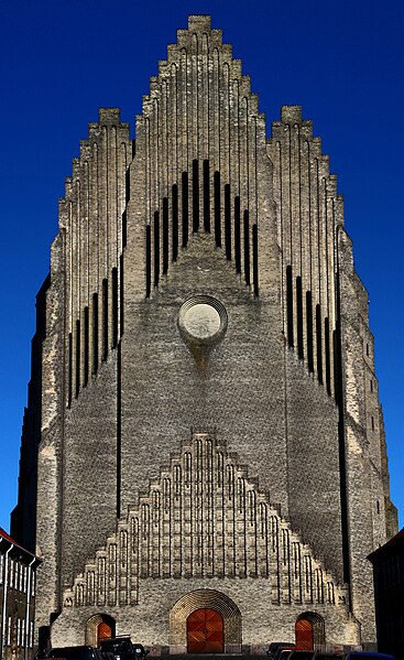 File:Grundtvigs Kirke 2017-04-22.jpg