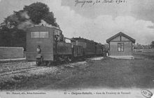 Um trem misto na estação Guignes-Ville antes de 1910