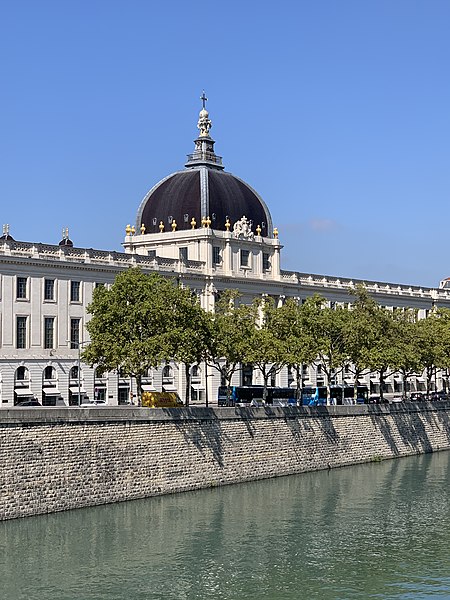 File:Hôtel-Dieu de Lyon depuis le pont de la Guillotière en septembre 2021 (2).jpg