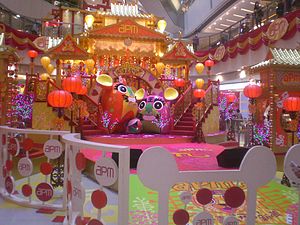Một sảnh của trung tâm mua sắm apm được trang trí để chào mừng Tết Nguyên Đán