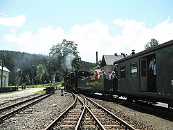 Železniční zastávka na trati Fichtelbergbahn v Hammerunterwiesenthalu