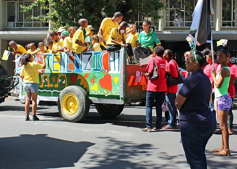 File:Harvest Parade 2014 120.jpg