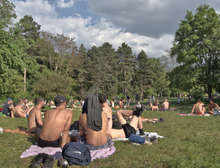 Sonnenbadende, Volkspark Hasenheide, Berlin-Neukölln.