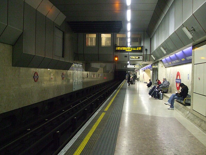 File:Heathrow Terminal 4 tube stn look west.JPG