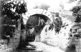 Herkulova vrata u Puli iz 1. vijeka pne., fotografija Aloisa Beera iz 1887. godine