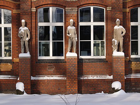 Herne Heimatmuseum statues