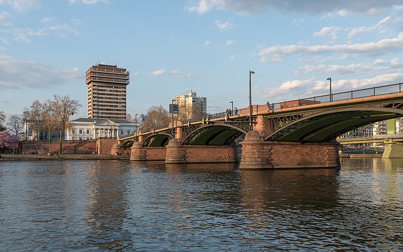 File:Ignatz-Bubis-Brücke, Frankfurt, 20190330 1.jpg