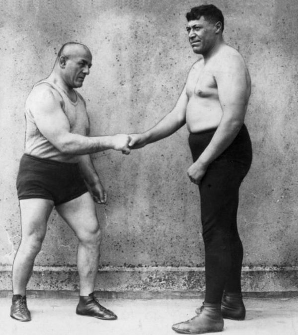 Ike Robin (right) and Stanislaus Zbyszko, still billed a world champion, shake hands before their 1926 bout in Auckland, New Zealand.