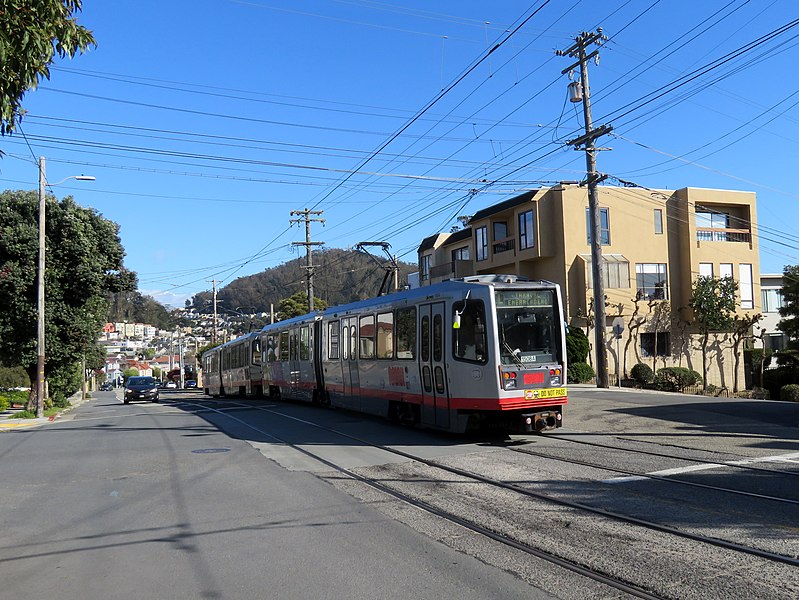 File:Inbound train passing Ulloa and 14th Avenue, February 2019.JPG