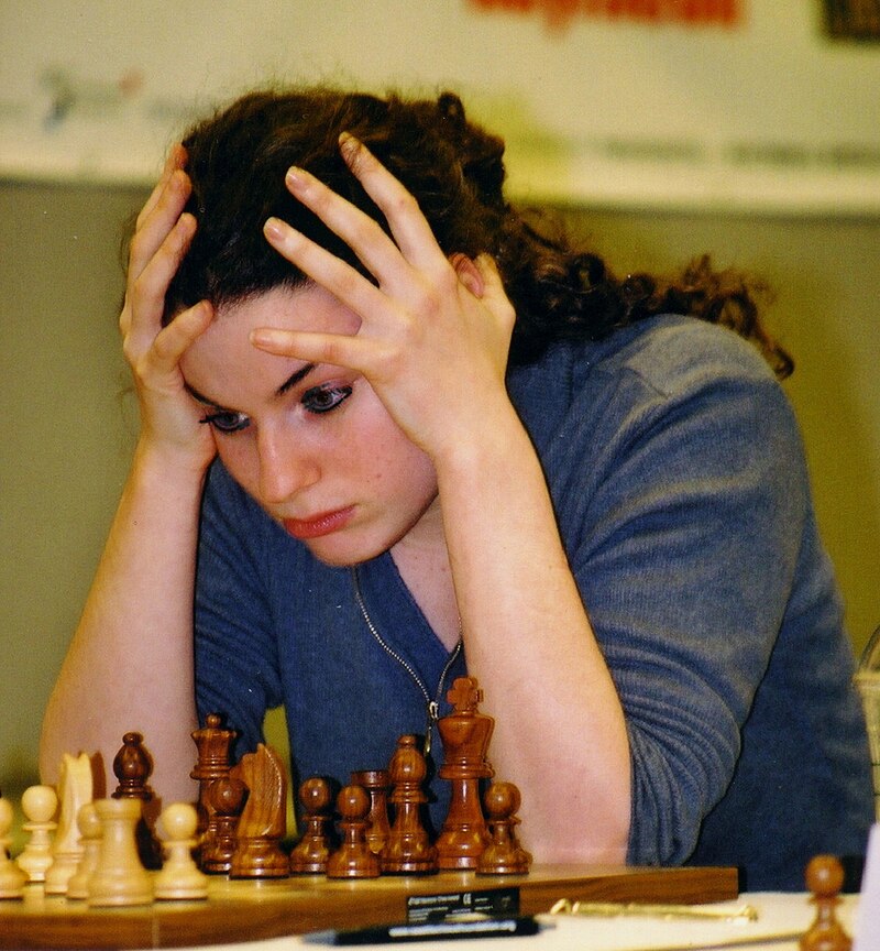 CHESS NEWS BLOG: : Pretty Chess Players: Name Them!