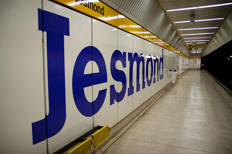 File:Jesmond Metro station, 10 April 2010 (1).jpg