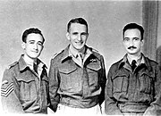 Paraquedistas judeus do Mandato da Palestina na Itália, outubro de 1944. Da esquerda para a direita: Zadok Doron, Aba Berdichev e Chaim Ya'ari.