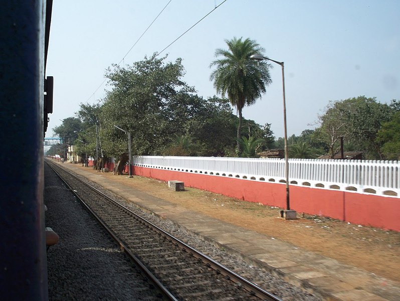 File:KUU RailwayStation 01.jpg