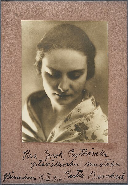 File:Kerttu-Bernhard-1926.jpg