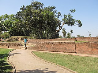 <span class="mw-page-title-main">Chandraketugarh</span> 2500 year old archaeological site in West Bengal