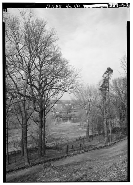 File:LOOKING NORTHWEST FROM LOWER TERRACE OF CHATHAM TO RAPPAHANNOCK RIVER - Chatham, Garden Statuary and Grounds, .2 mile northeast of intersection of State Routes 218 and 3, HABS VA,90-FAL.V,2A-2.tif