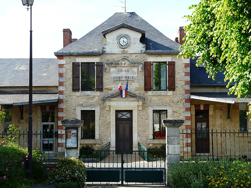 File:La Chapelle-Aubareil ancienne mairie.JPG