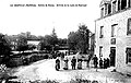 La Chapelle ː l'entrée du bourg route de Ploërmel (carte postale).