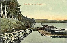 Estacade au bord du lac (au lieu-dit The Birches) en 1912.