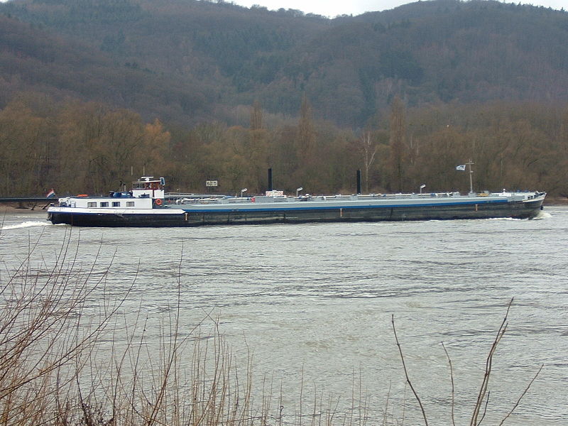 File:Leeres Tankschiff.JPG