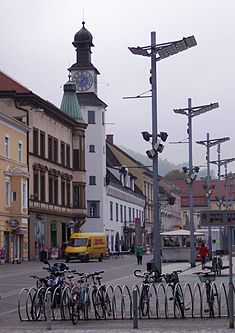Alun-alun utama dan balai kota lama