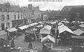 Lesneven : la place général Le Flô un jour de marché vers 1930 (carte postale éditions Villard)