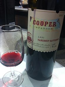 https://upload.wikimedia.org/wikipedia/commons/thumb/9/9d/Lodi_Cabernet.jpg/220px-Lodi_Cabernet.jpg