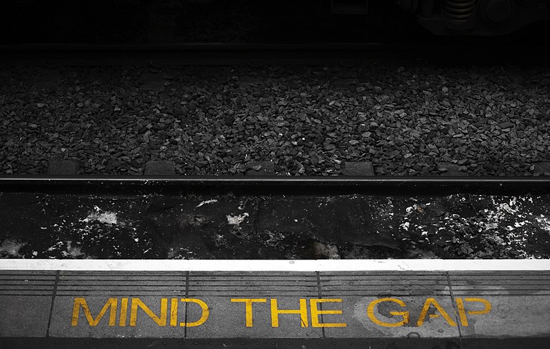 File:MIND THE GAP 5023794412.jpg