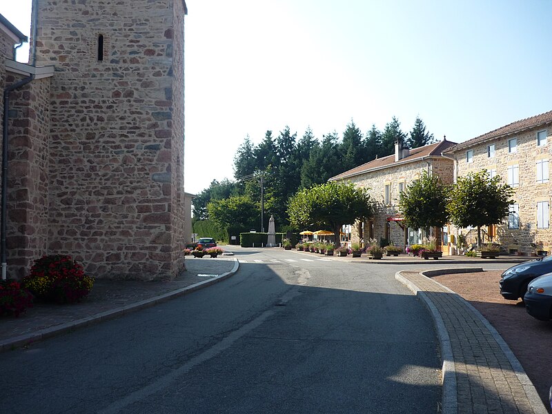 File:Meaux-la-Montagne - Rue principale.JPG