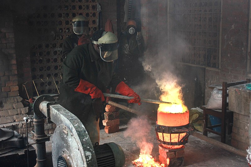 File:Metal casting.jpg