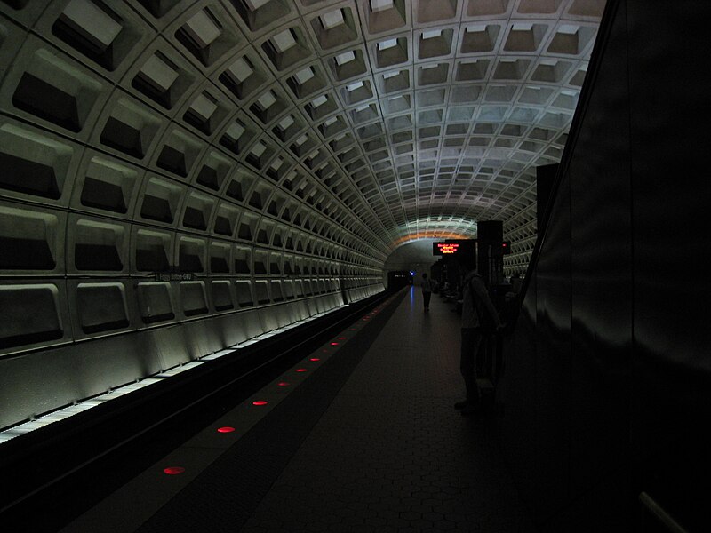 File:Metro (3565043011).jpg