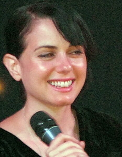 Canadian actress Mia Kirshner received positive reviews for her performance as Christina.