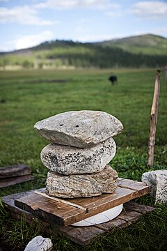 Камне монголия. Камни Монголии. Сырный камень. Сыр камень. Молочный камень Монголия.