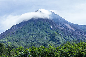 Податотека:Mount_Merapi_in_2014.jpg