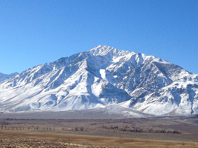 File:Mt. Tom shot from 395.JPG