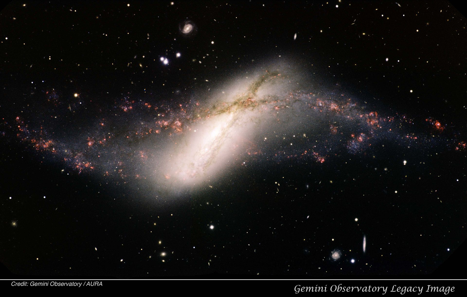 Bežne vznikajú prstencové galaxie ako dôsledok zrážky. 