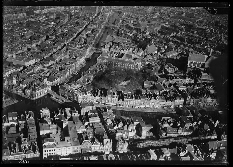 File:NIMH - 2011 - 0305 - Aerial photograph of Leiden, The Netherlands - 1920 - 1940.jpg