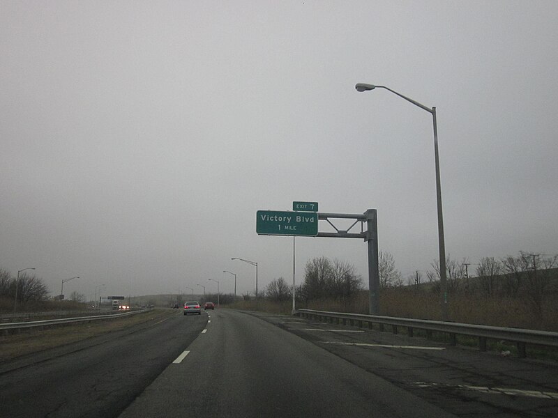 File:New York State Route 440 - 12042313463.jpg