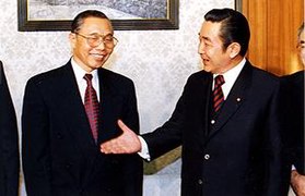 Nguyễn Mạnh Cầm và Hashimoto năm 1997.