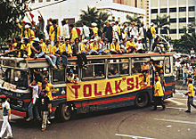 Students march to reject a special session of the MPR in November 1998. November 1998 Semanggi demonstrations.jpg