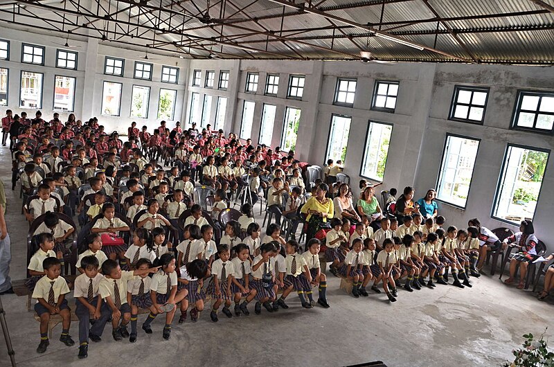 File:Nuchhungi English Medium School Hnahthial Lunglei Mizoram Students.jpg