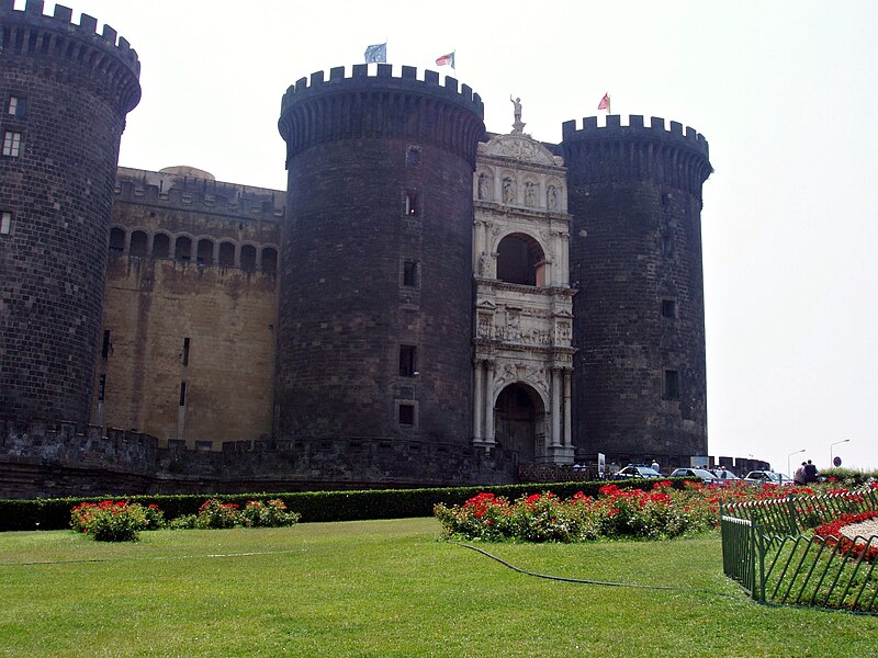 File:Nuovo Castle.jpg